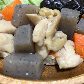 鶏モモ肉と人参とこんにゃくの塩麹炒め